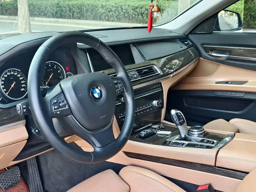 BMW 7 Series 2016 — фото 9