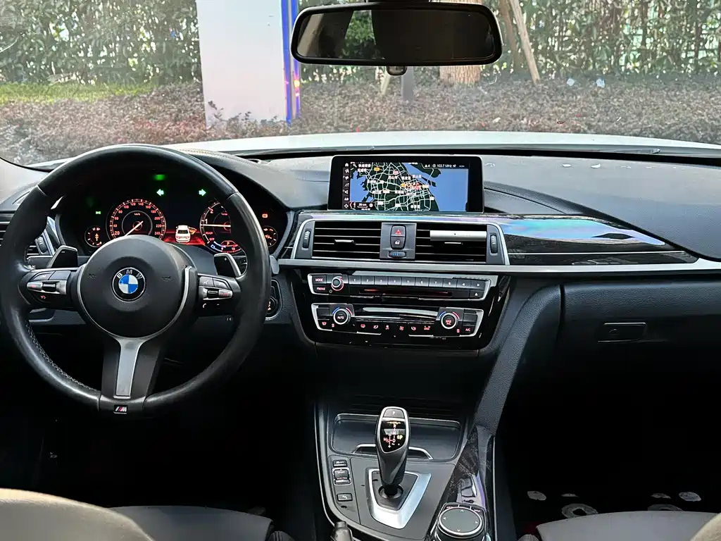 BMW 3 Series 2019 — фото 17