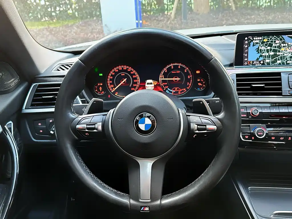 BMW 3 Series 2019 — фото 21
