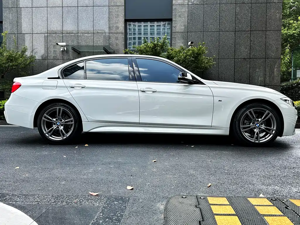 BMW 3 Series 2019 — фото 9