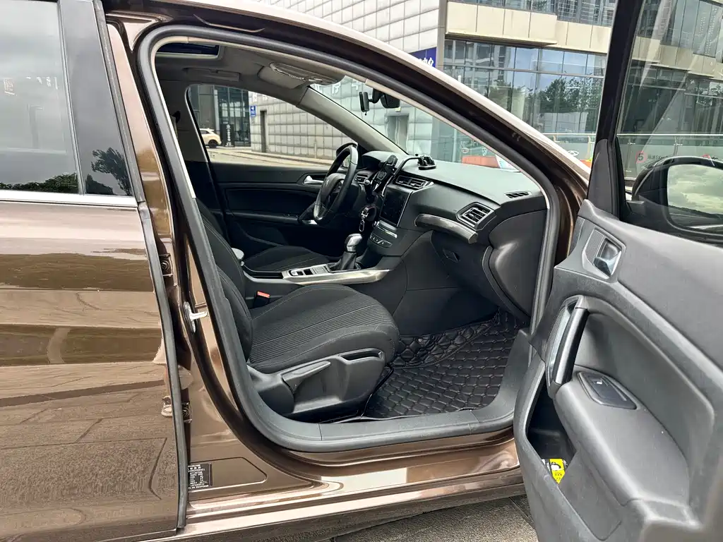 Peugeot 408 2018 — фото 16