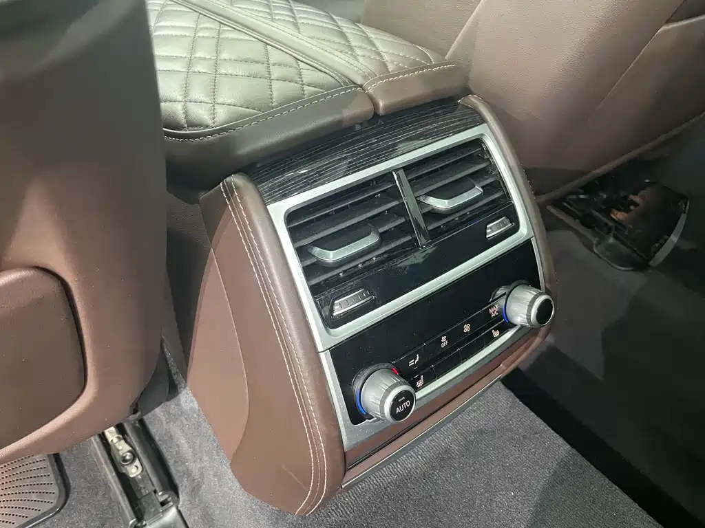 BMW 7 Series 2020 — фото 17