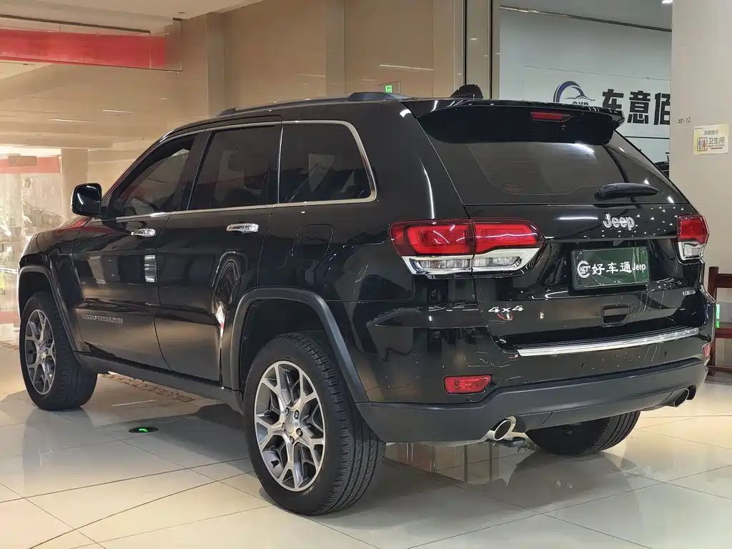 Jeep Grand Cherokee 2020 — фото 18