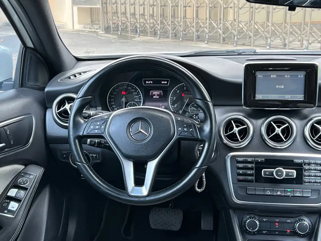 Mercedes-Benz A-Class 2014 — фото 16