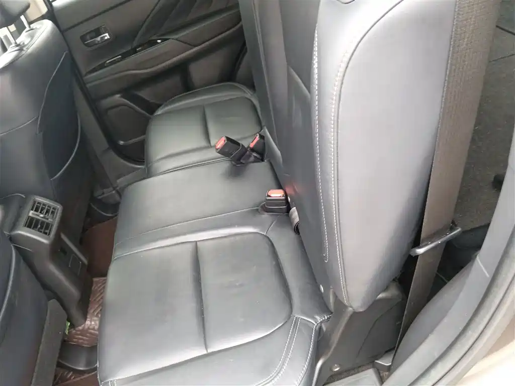 Mitsubishi Outlander 2019 — фото 17