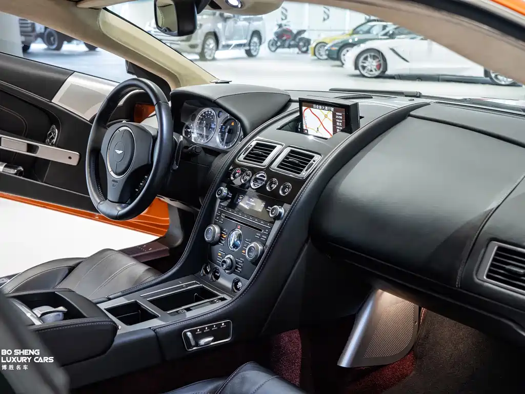 Aston Martin Virage 2016 — фото 27