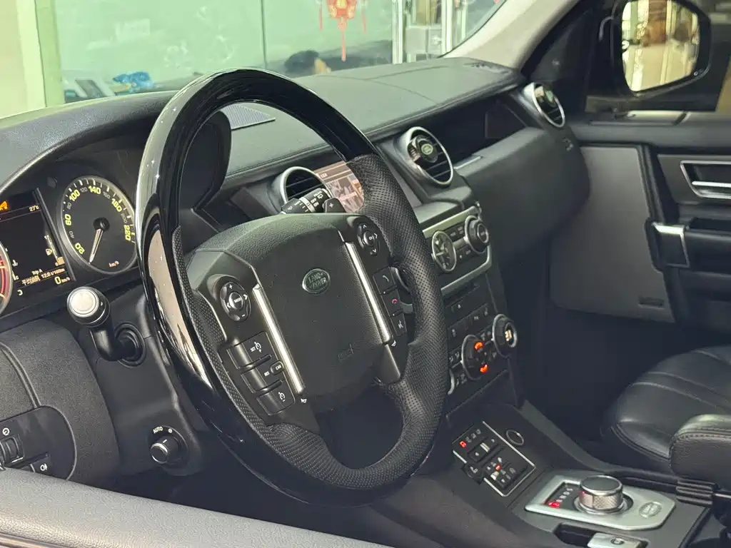 Land Rover Discovery 2015 — фото 9