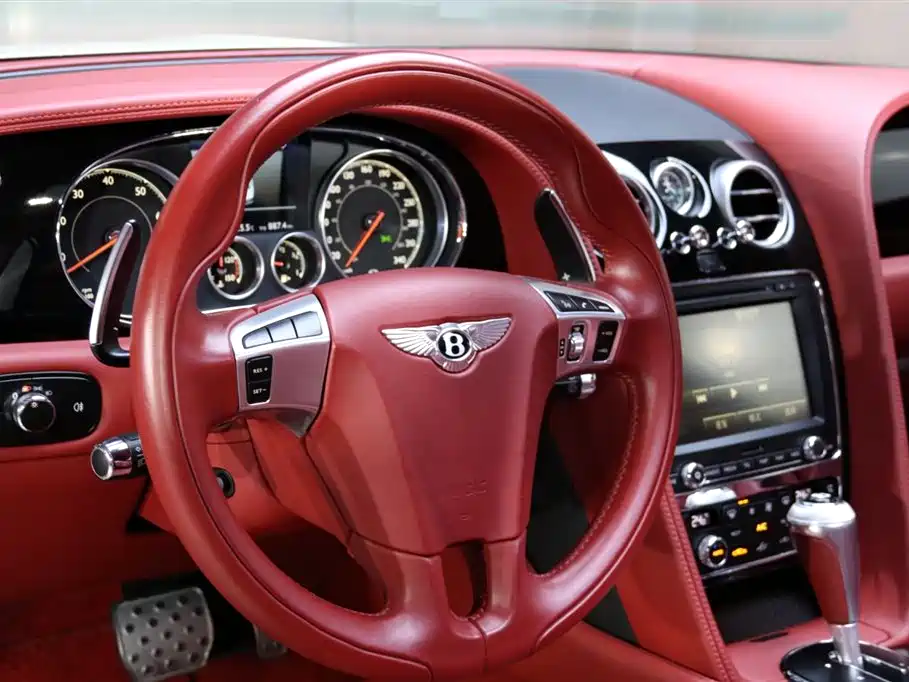 Bentley Flying Spur 2018 — фото 14