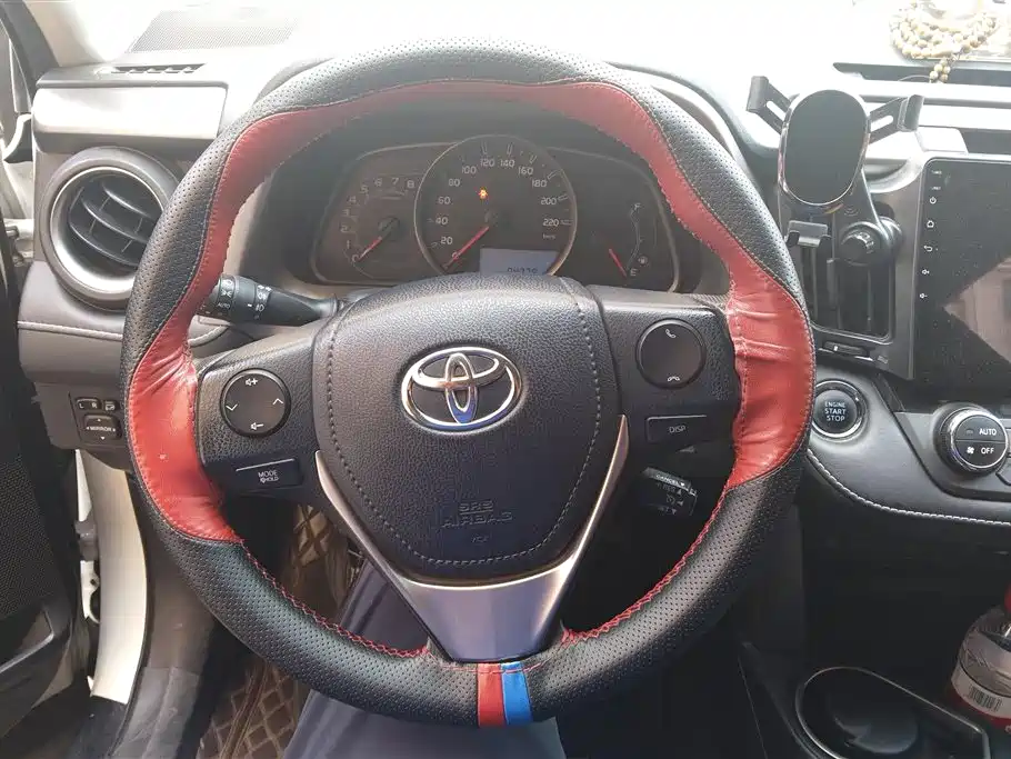 Toyota RAV4 2018 — фото 15