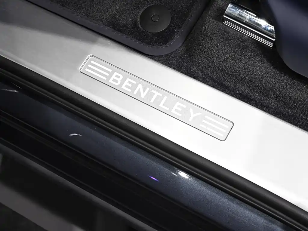 Bentley Bentayga 2022 — фото 16