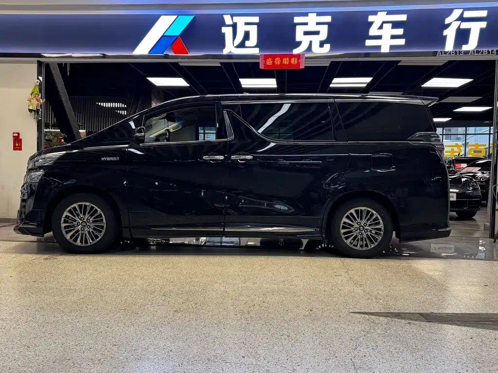 Toyota Alphard 2022 — фото 20