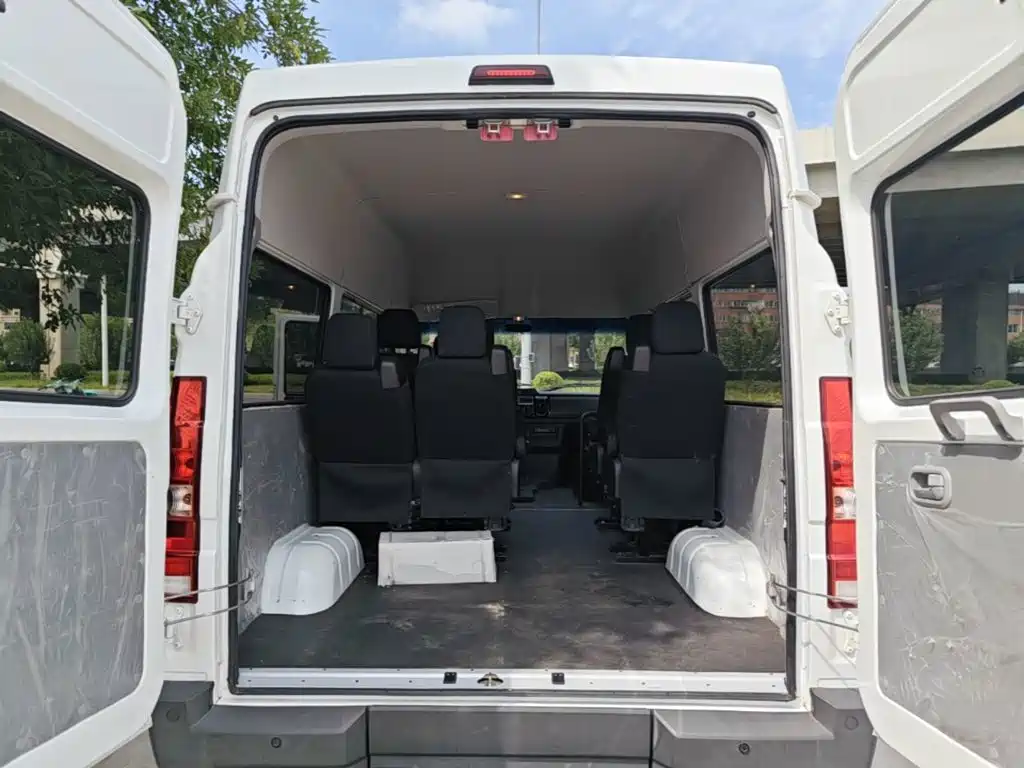 Iveco Proud 2024 — фото 19