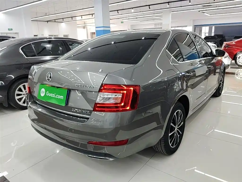 Skoda Octavia 2017 — фото 7