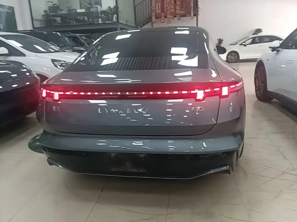Lynk & Co Z10 2025