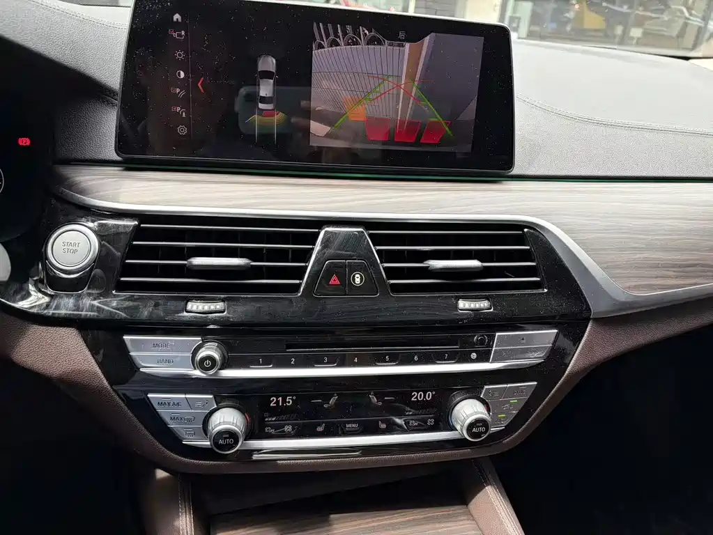 BMW 5 Series New Energy 2019 — фото 11