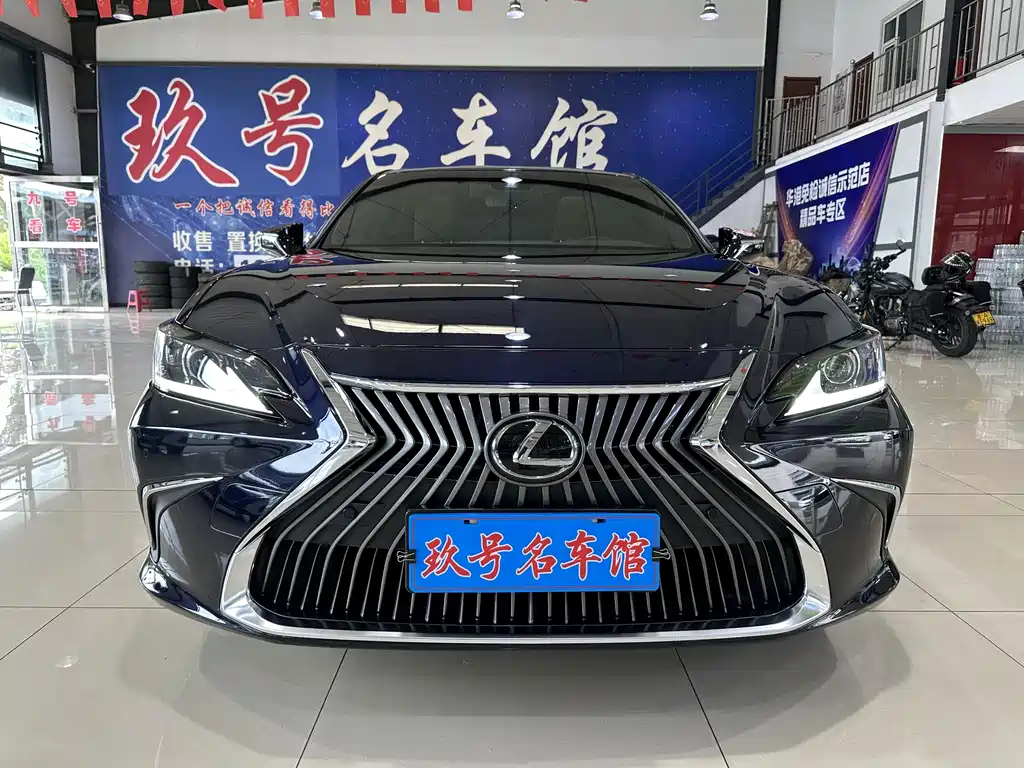 Lexus ES 2019