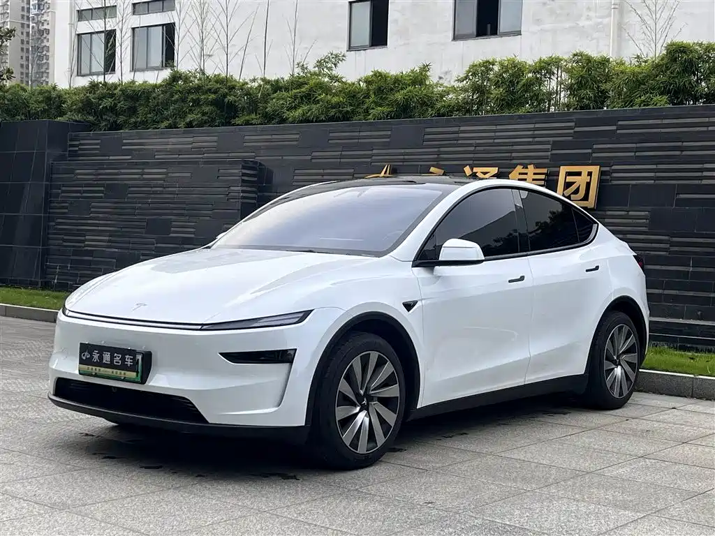 Tesla Model Y 2026 — фото 1