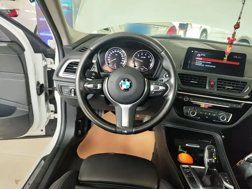 BMW 1 Series 2020 — фото 11