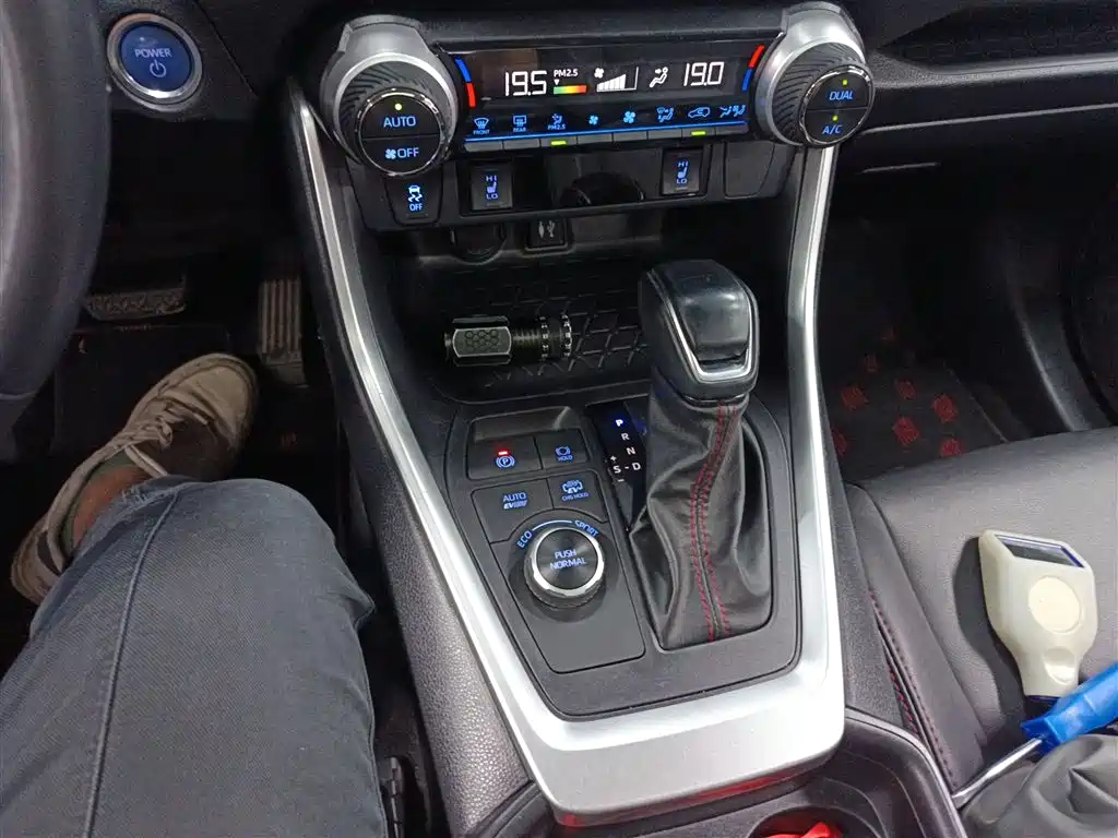 Toyota Wildlander New Energy 2023 — фото 14