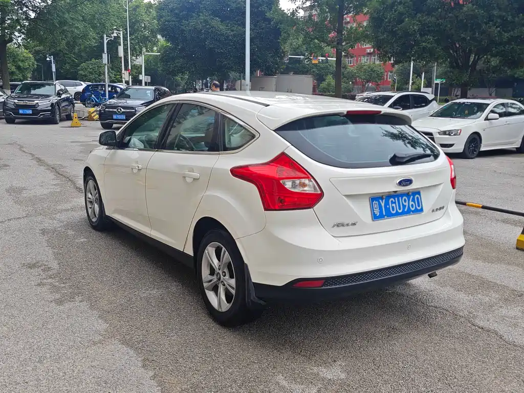 Ford Focus 2015 — фото 9