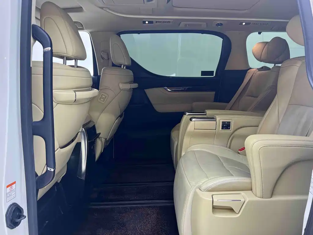Toyota Alphard 2021 — фото 16