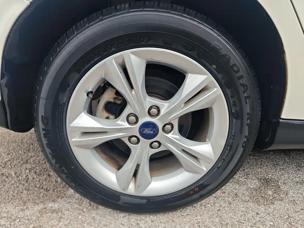 Ford Focus 2015 — фото 18