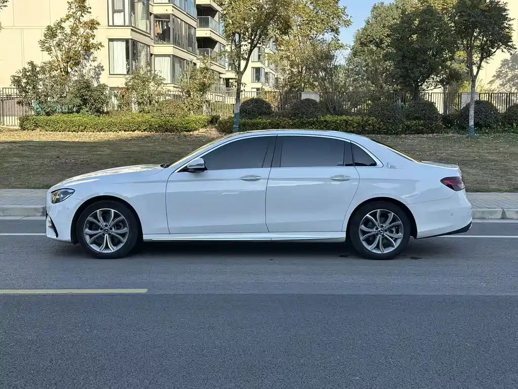 Mercedes-Benz E-Class 2021 — фото 16