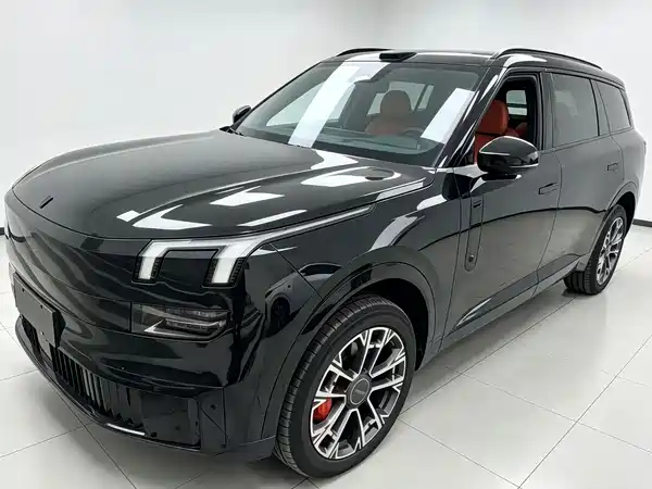 Lynk & Co 900 2025