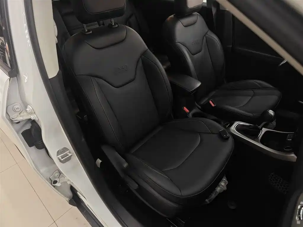 Jeep Compass 2017 — фото 20