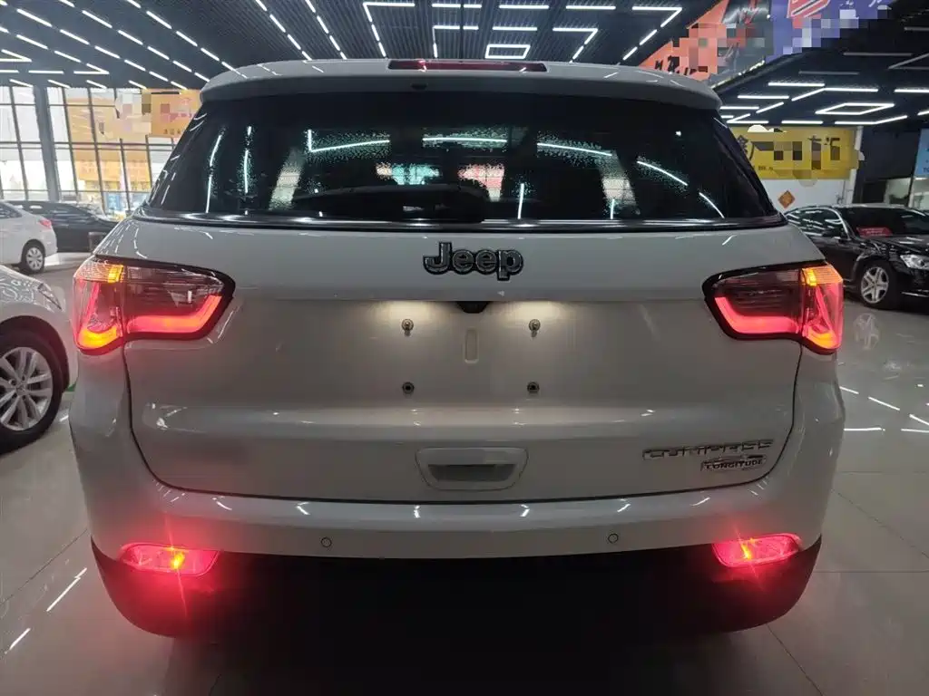 Jeep Compass 2017 — фото 4