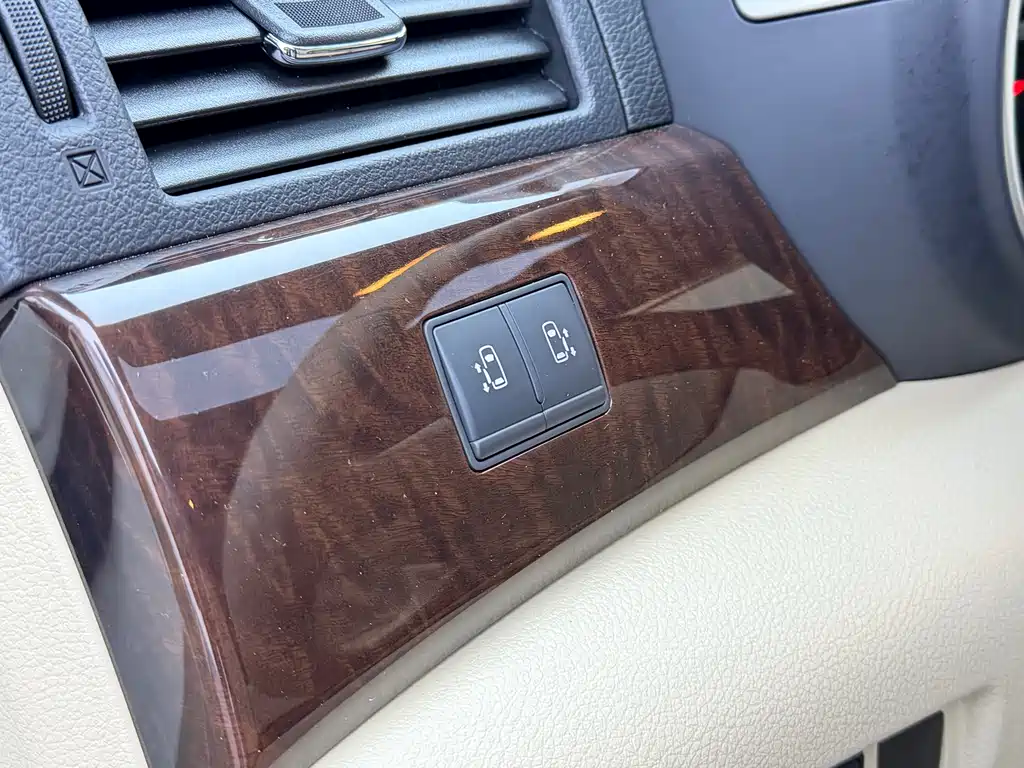 Nissan Quest 2017 — фото 15