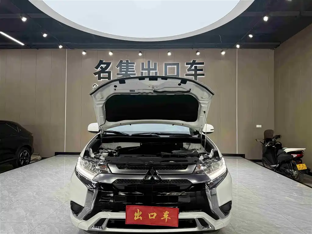Mitsubishi Outlander 2022 — фото 15