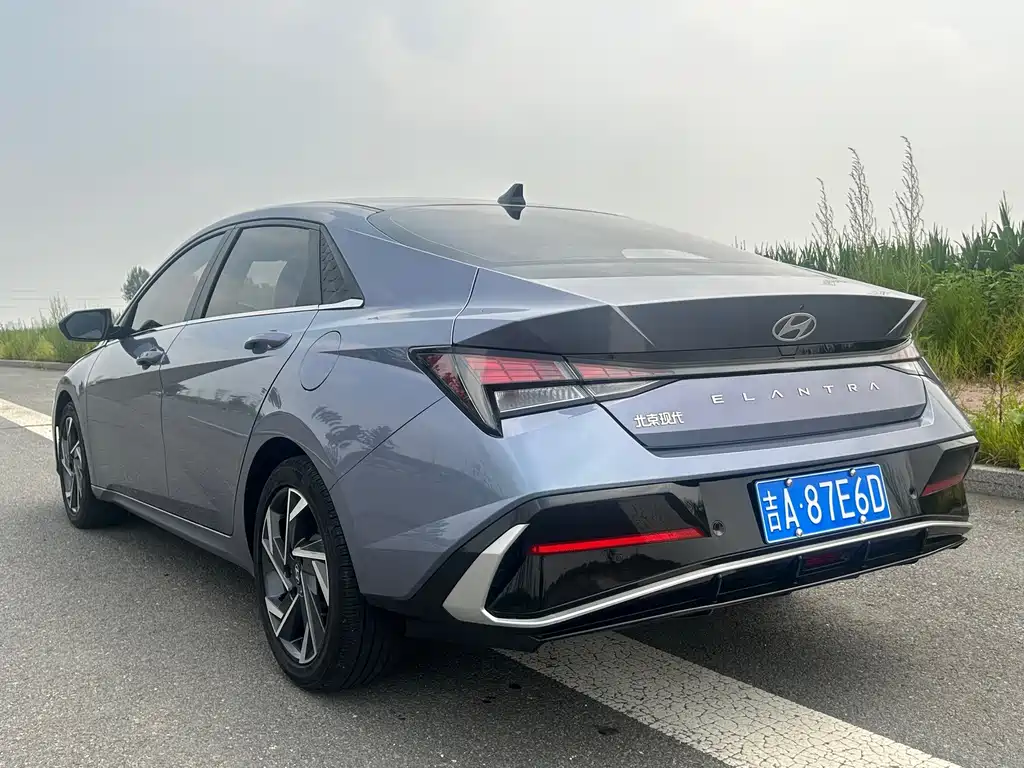 Hyundai Elantra 2024