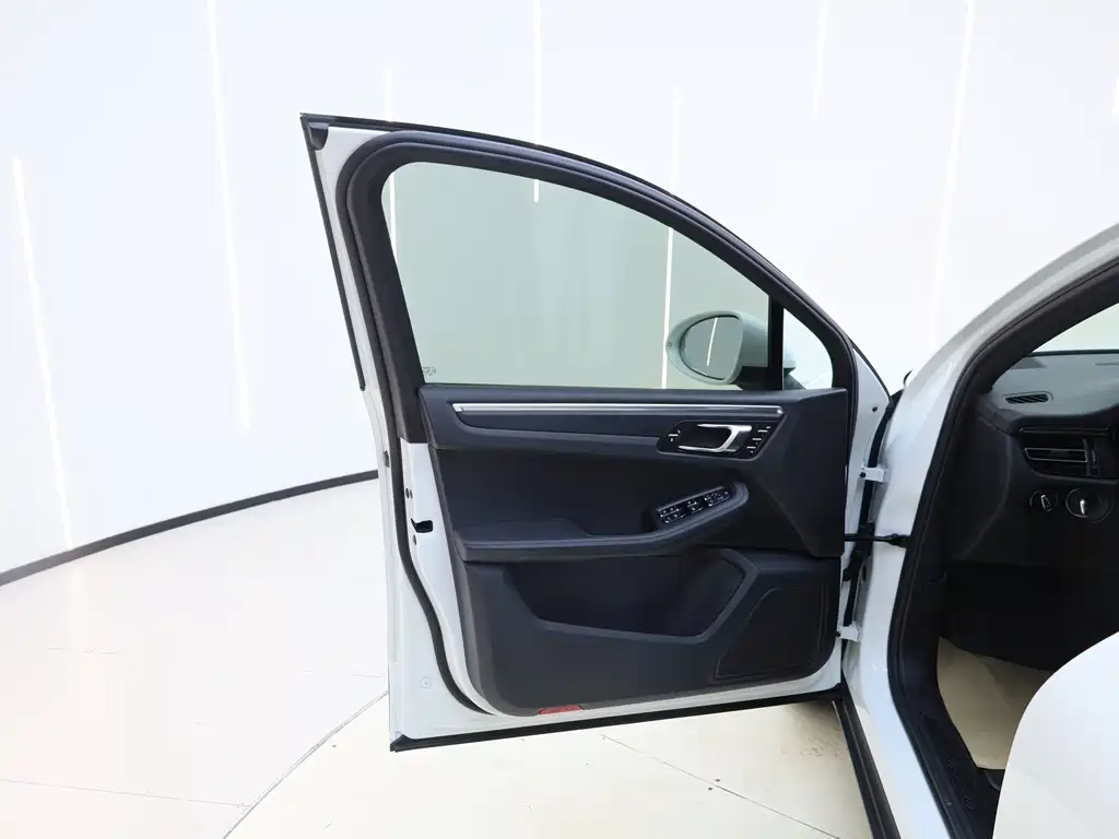 Porsche Macan 2020 — фото 14