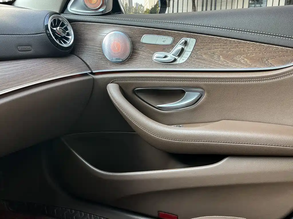 Mercedes-Benz E-Class 2022 — фото 24