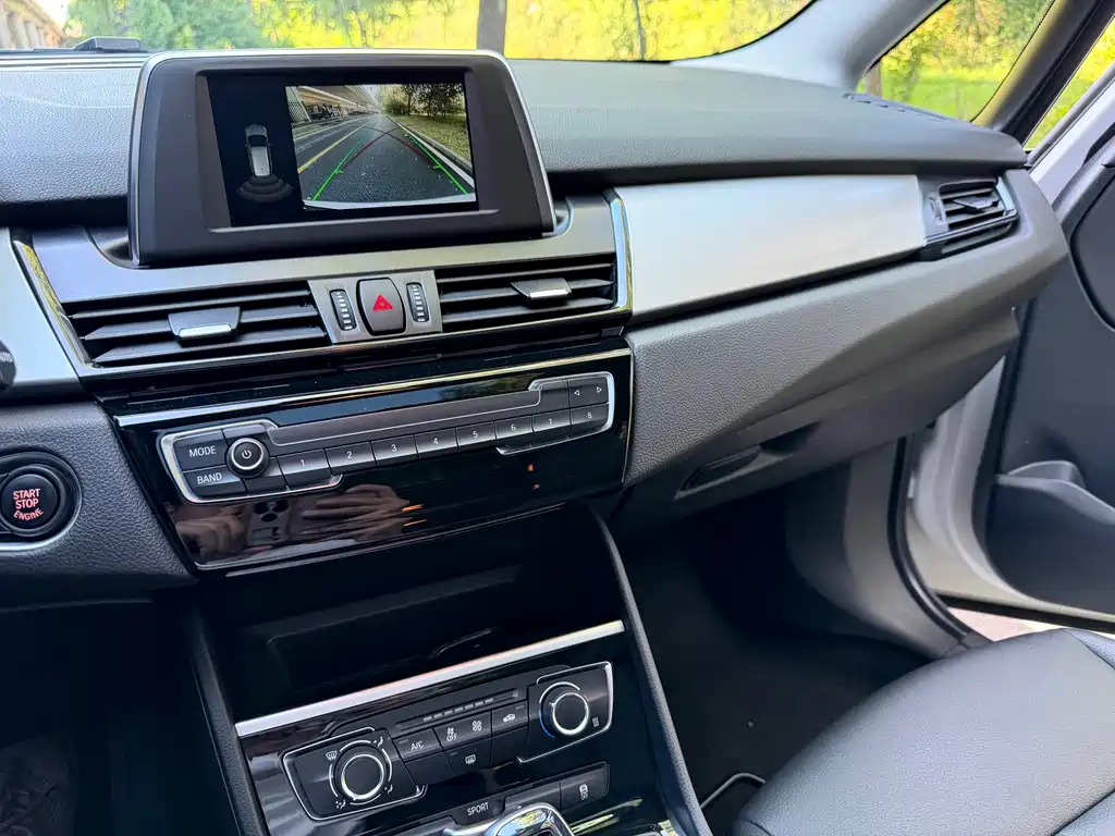 BMW 2 Series Wagon 2019 — фото 11