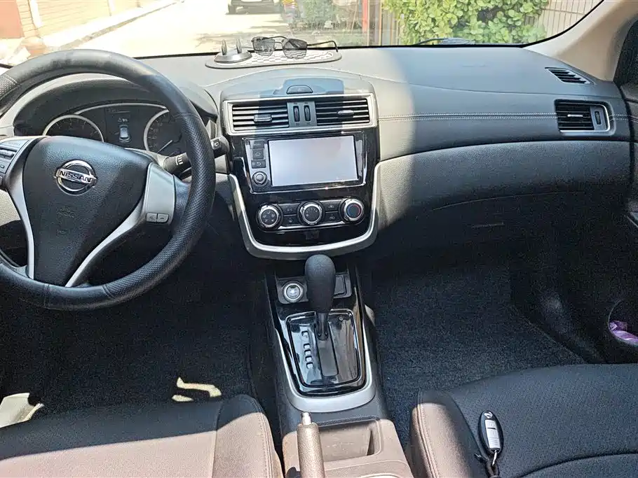 Nissan Tiida 2016 — фото 12