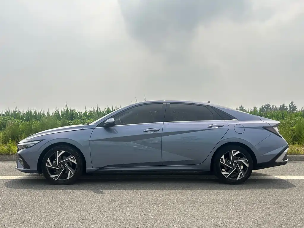 Hyundai Elantra 2024