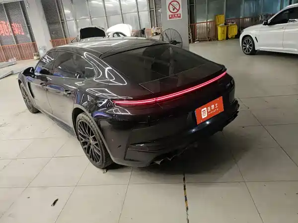 Porsche Panamera 2024