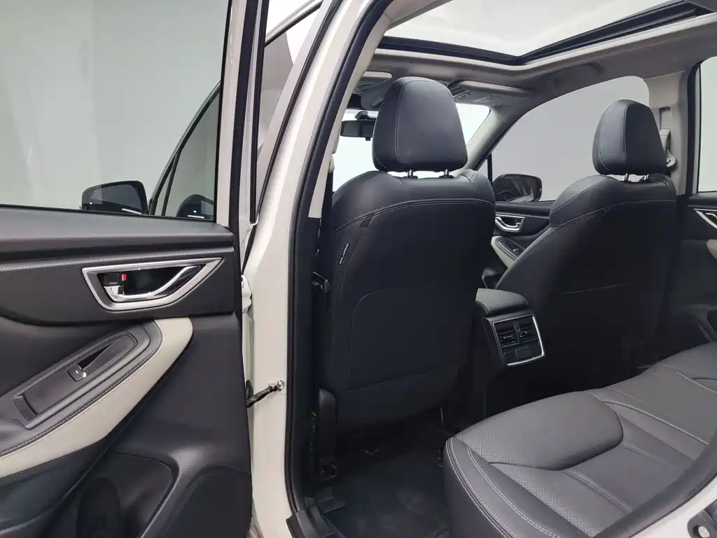 Subaru Forester 2022 — фото 8