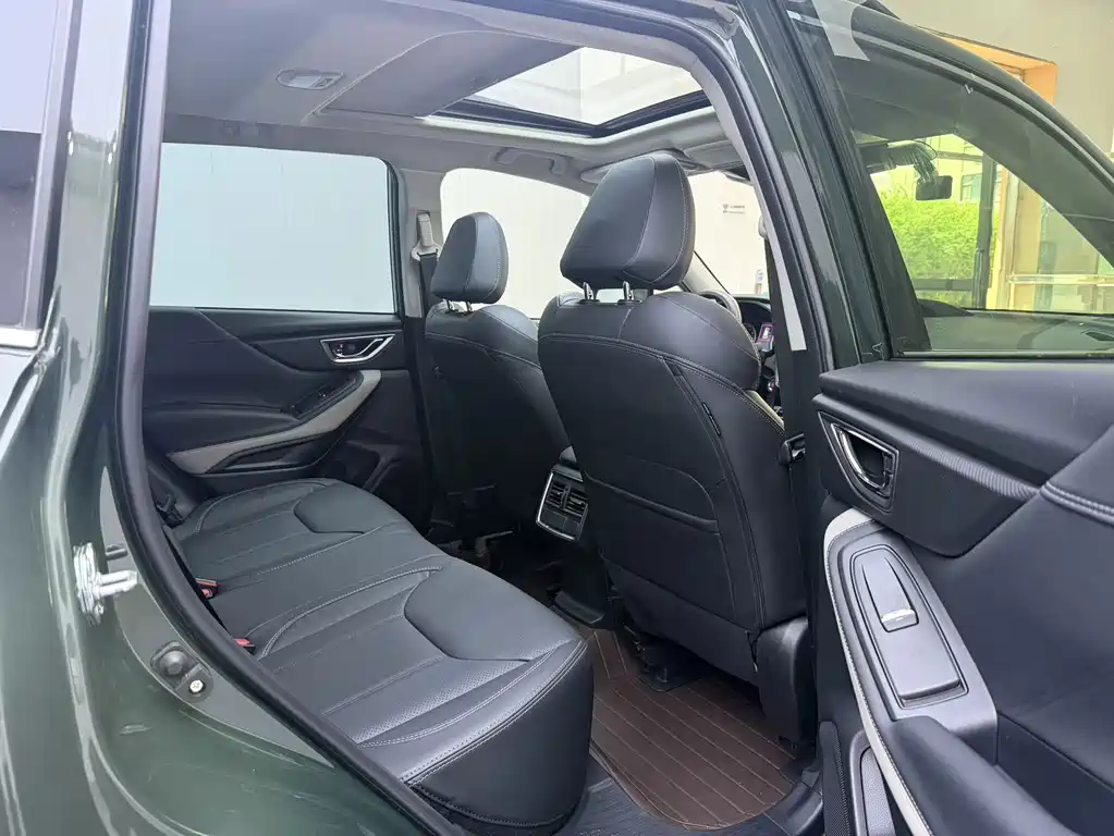 Subaru Forester 2022 — фото 10
