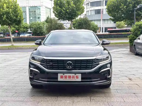 Volkswagen Passat 2023