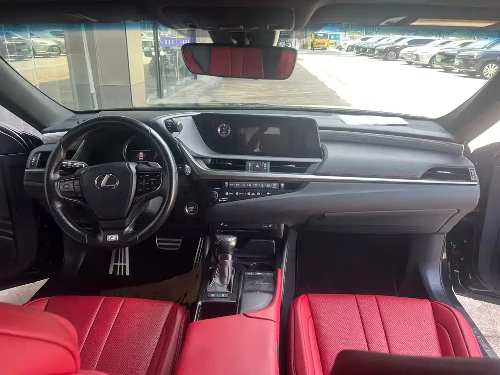 Lexus ES 2019