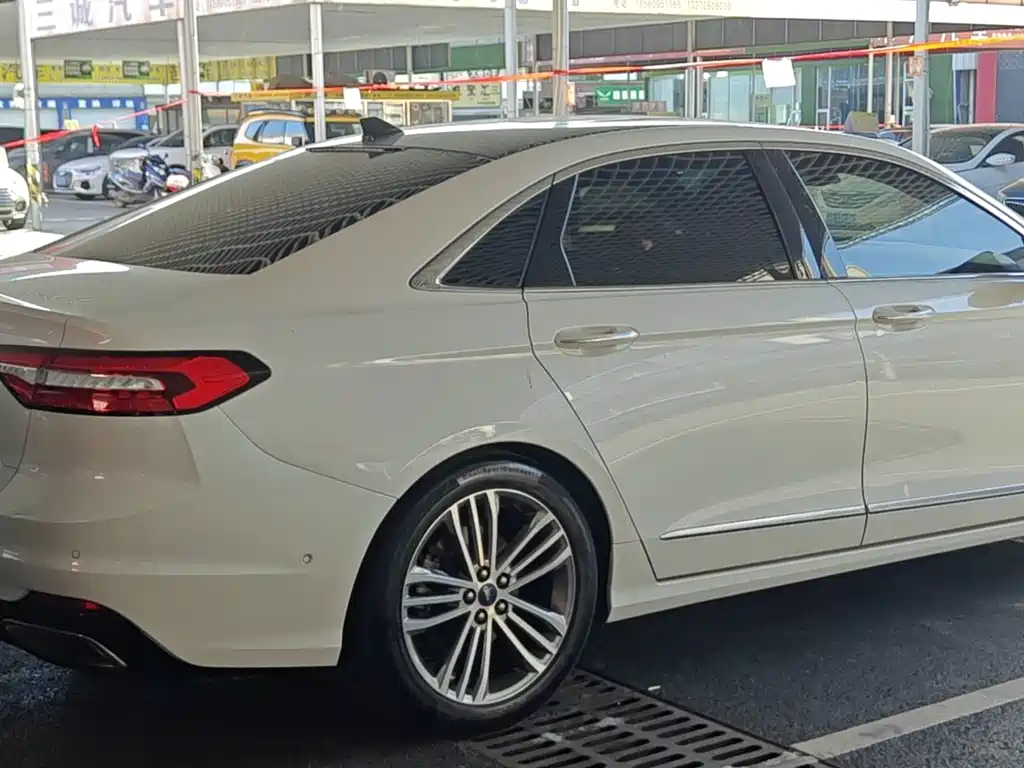 Ford Taurus 2021 — фото 13