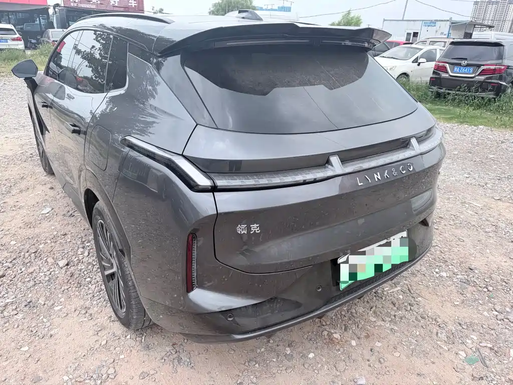 Lynk & Co 08 EM-P 2025