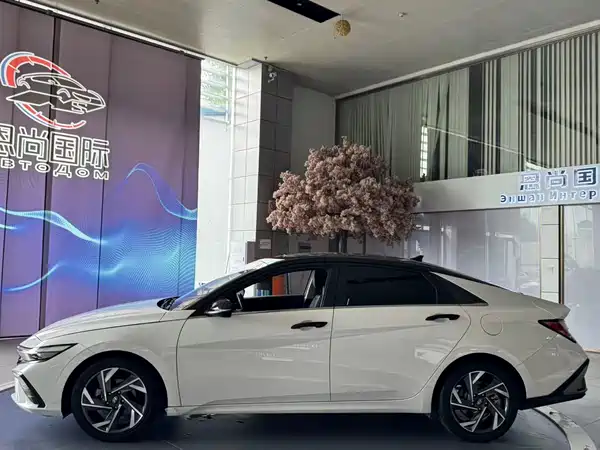 Hyundai Elantra 2023