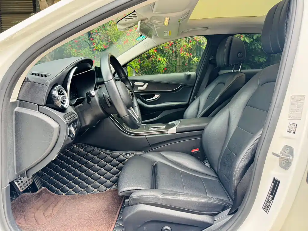 Mercedes-Benz C-Class 2019 — фото 17