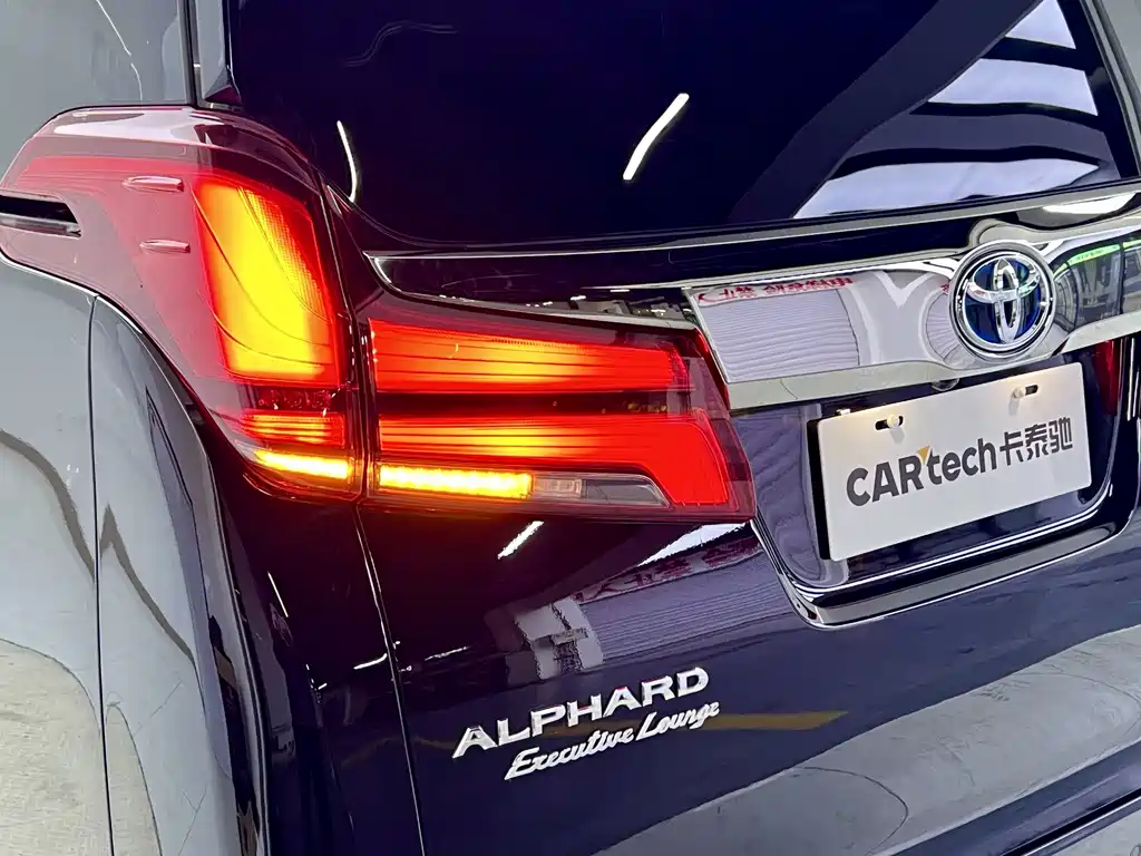 Toyota Alphard 2023 — фото 14