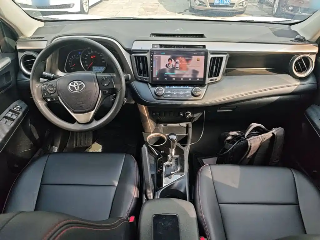 Toyota RAV4 2016 — фото 10