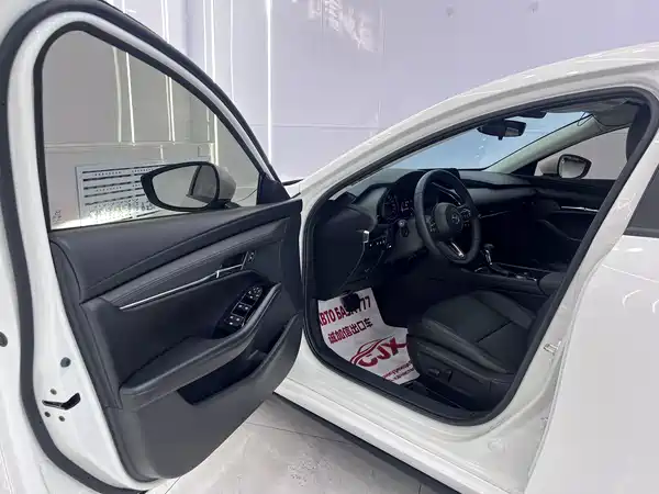 Mazda 3 Axela 2023